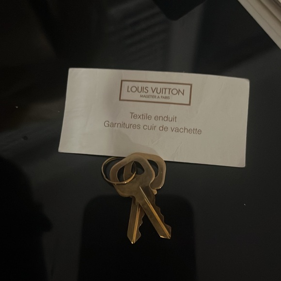 Selling a Louis Vuitton, two of them. - Picture 10 of 16